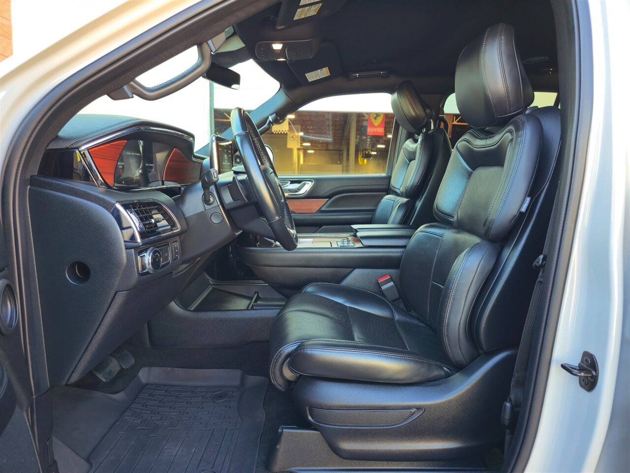 2021 Lincoln Navigator 4x4 7-Passenger - Photo 15 - Mesa, AZ 85215