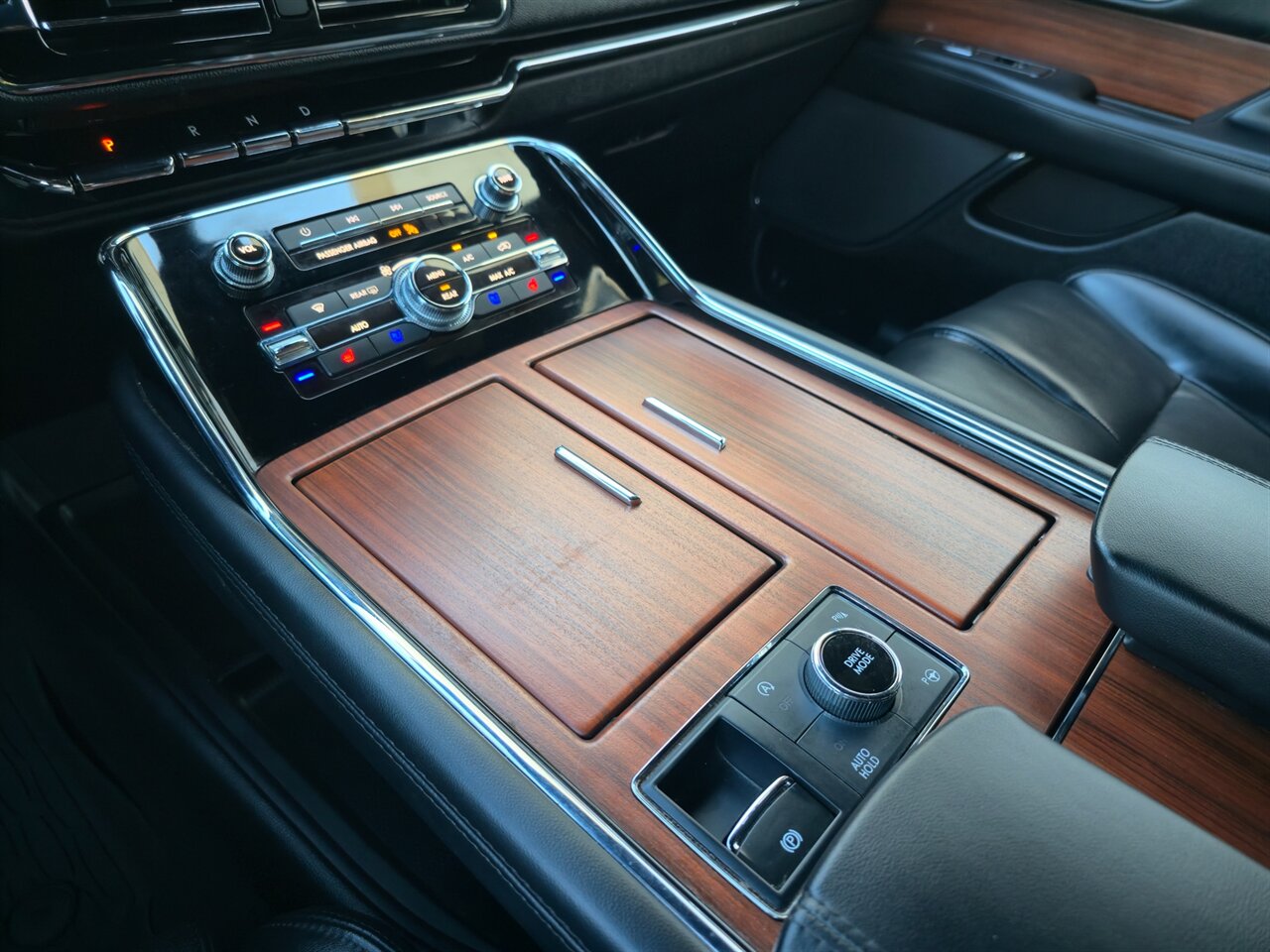 2021 Lincoln Navigator 4x4 7-Passenger - Photo 24 - Mesa, AZ 85215