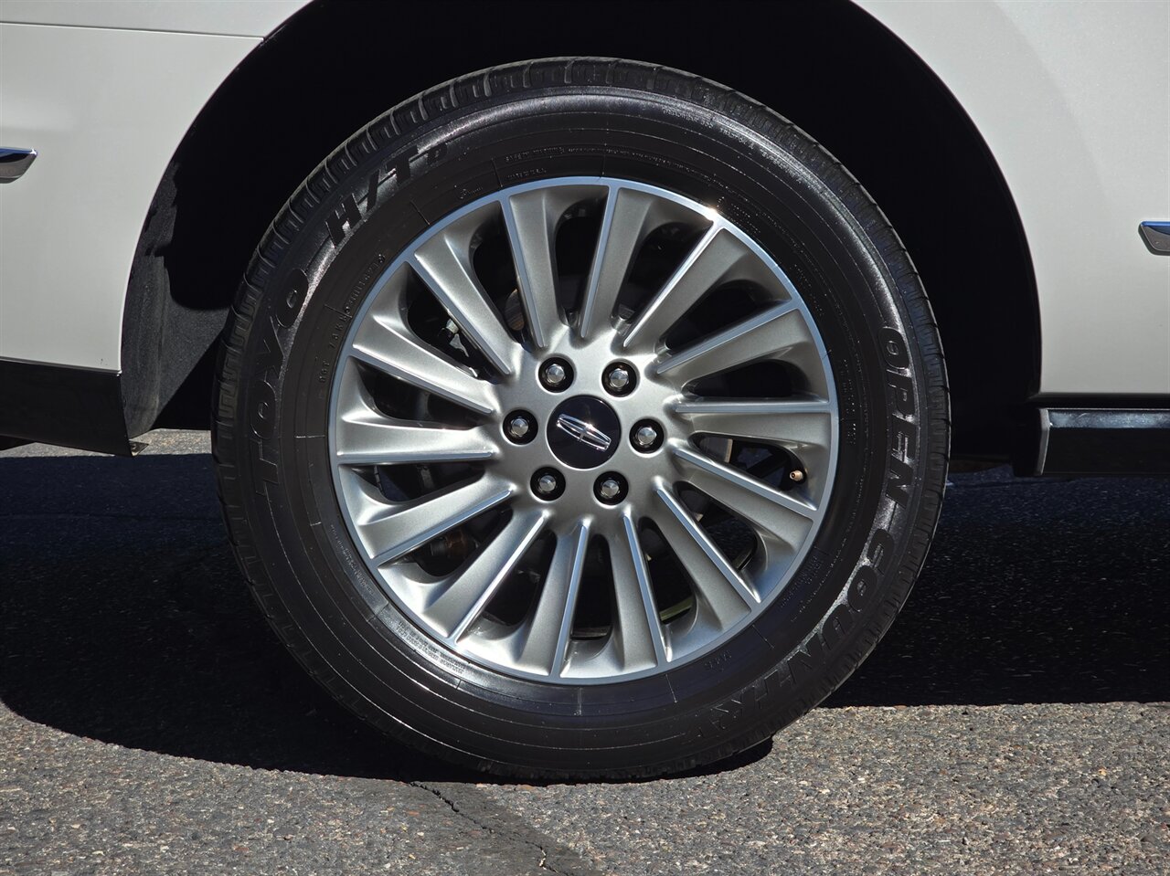 2021 Lincoln Navigator 4x4 7-Passenger - Photo 45 - Mesa, AZ 85215