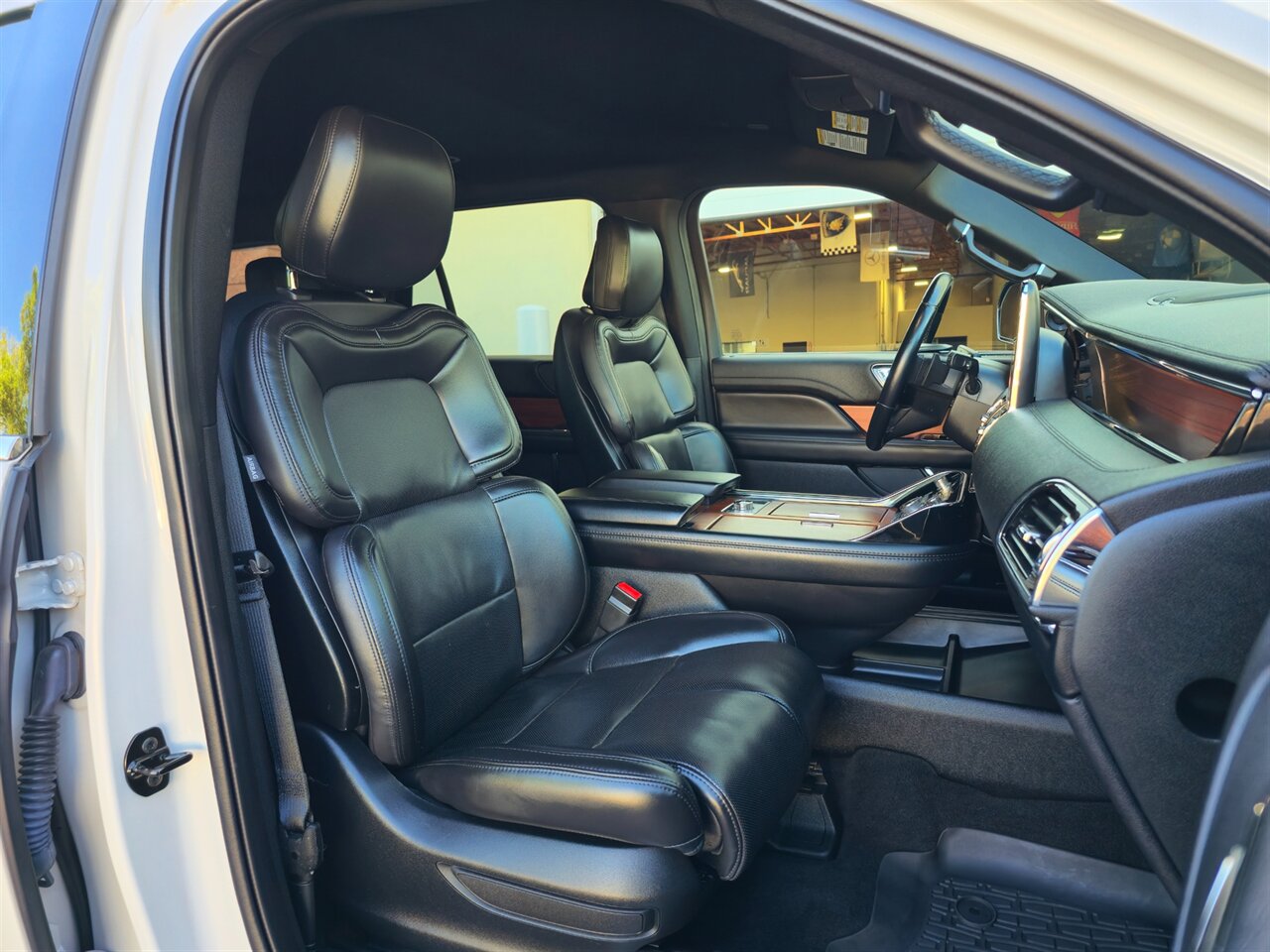 2021 Lincoln Navigator 4x4 7-Passenger - Photo 29 - Mesa, AZ 85215