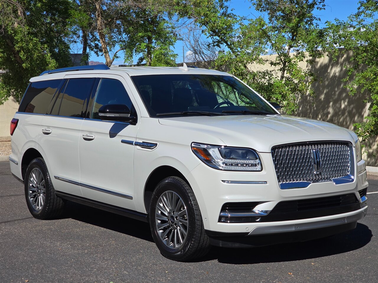 2021 Lincoln Navigator 4x4 7-Passenger - Photo 2 - Mesa, AZ 85215
