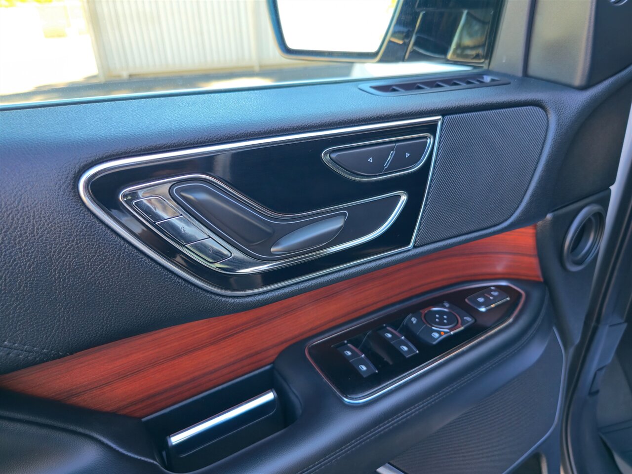 2021 Lincoln Navigator 4x4 7-Passenger - Photo 13 - Mesa, AZ 85215