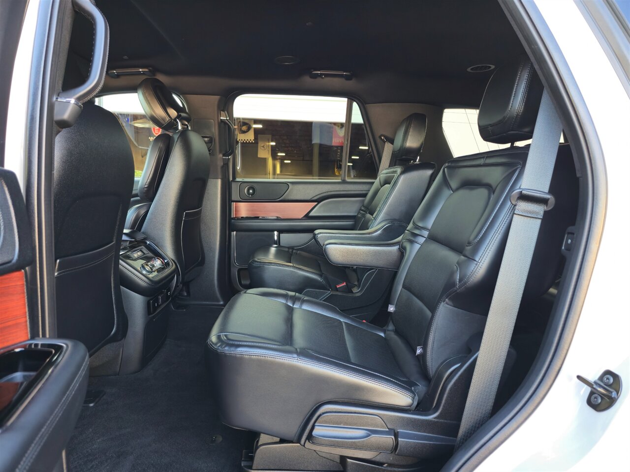 2021 Lincoln Navigator 4x4 7-Passenger - Photo 32 - Mesa, AZ 85215