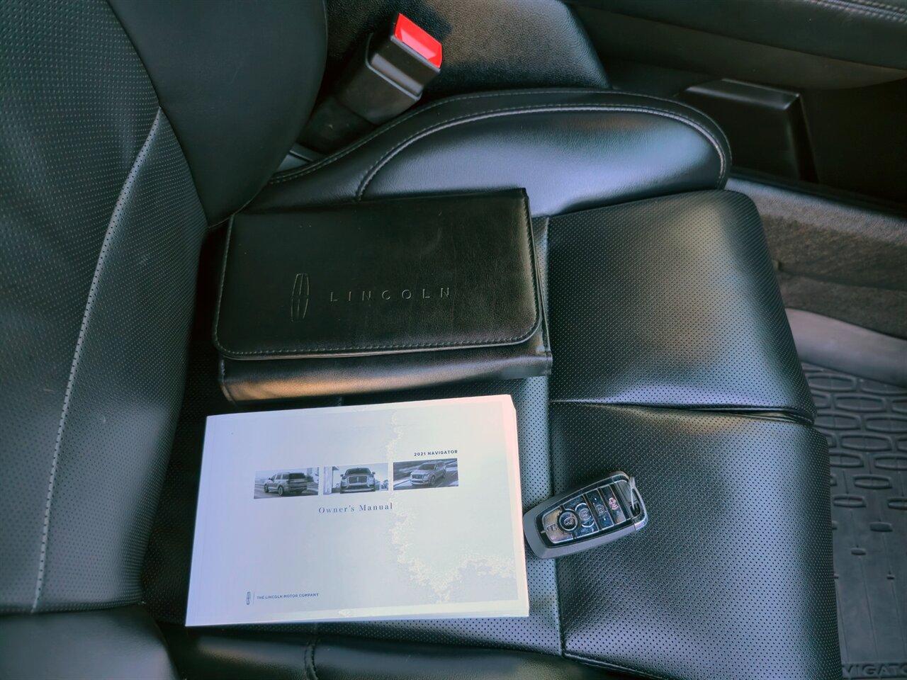 2021 Lincoln Navigator 4x4 7-Passenger - Photo 43 - Mesa, AZ 85215