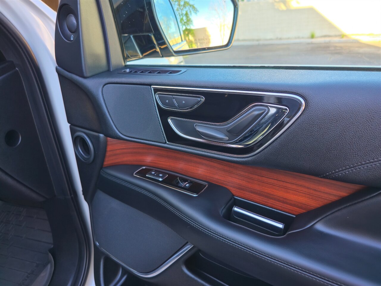 2021 Lincoln Navigator 4x4 7-Passenger - Photo 27 - Mesa, AZ 85215