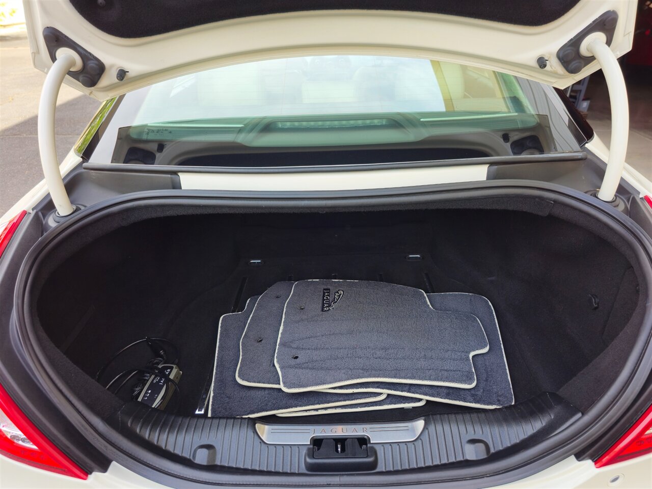 2011 Jaguar XJ L - Photo 32 - Mesa, AZ 85215