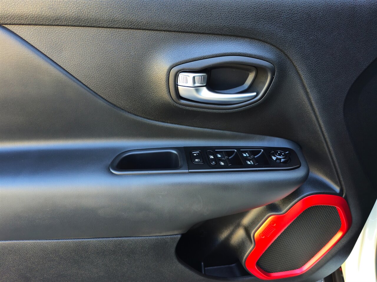 2022 Jeep Renegade Trailhawk - Photo 12 - Mesa, AZ 85215