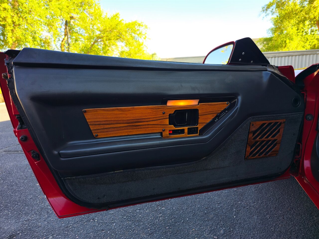 1986 Chevrolet Corvette Convertible - Photo 15 - Mesa, AZ 85215