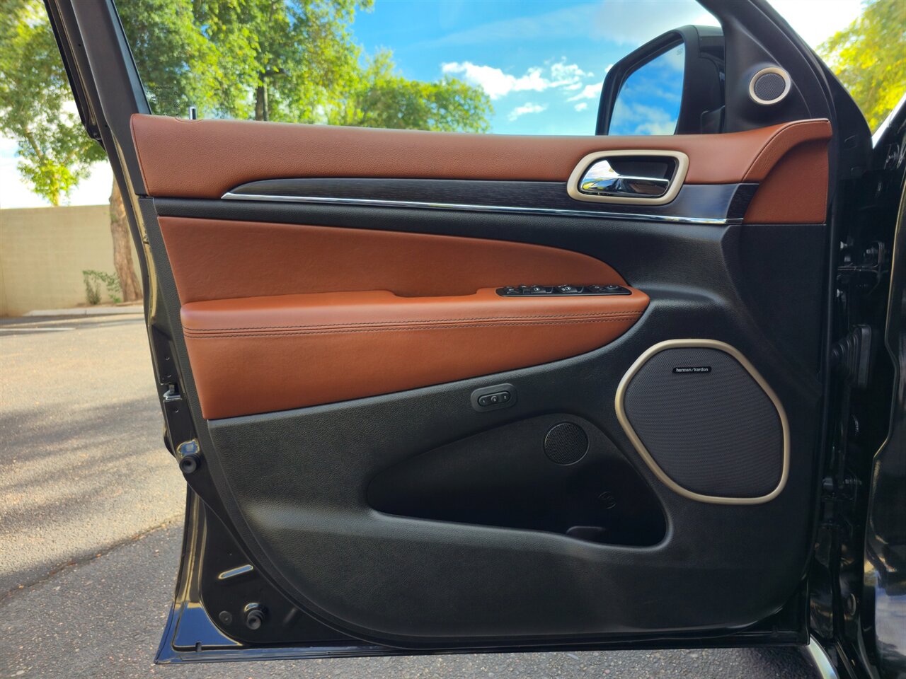 2015 Jeep Grand Cherokee Summit 4X4 5.7L V8 Hemi - Photo 11 - Mesa, AZ 85215