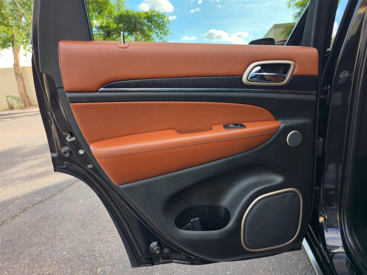 2015 Jeep Grand Cherokee Summit 4X4 5.7L V8 Hemi - Photo 29 - Mesa, AZ 85215