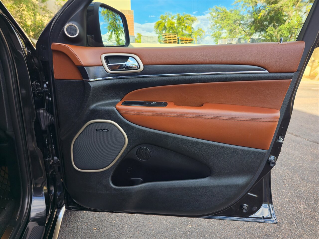 2015 Jeep Grand Cherokee Summit 4X4 5.7L V8 Hemi - Photo 25 - Mesa, AZ 85215