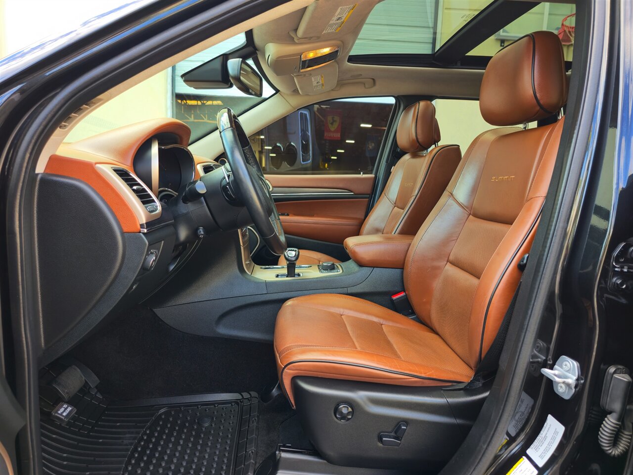 2015 Jeep Grand Cherokee Summit 4X4 5.7L V8 Hemi - Photo 14 - Mesa, AZ 85215