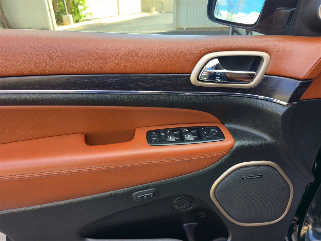 2015 Jeep Grand Cherokee Summit 4X4 5.7L V8 Hemi - Photo 12 - Mesa, AZ 85215