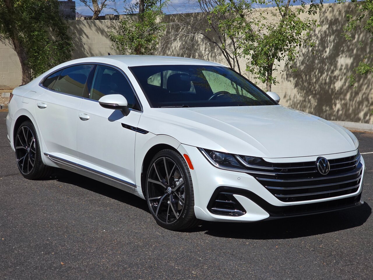 2022 Volkswagen Arteon SE R-Line   - Photo 2 - Mesa, AZ 85215
