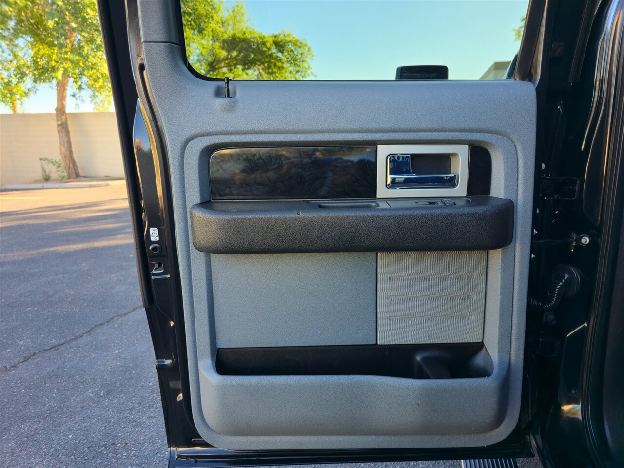 2012 Ford F-150 Platinum 4X4 - Photo 27 - Mesa, AZ 85215