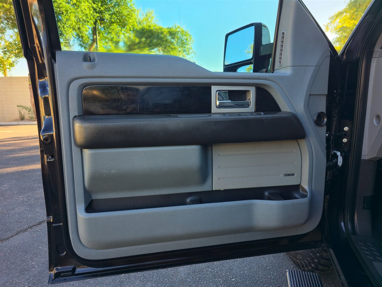 2012 Ford F-150 Platinum 4X4 - Photo 14 - Mesa, AZ 85215