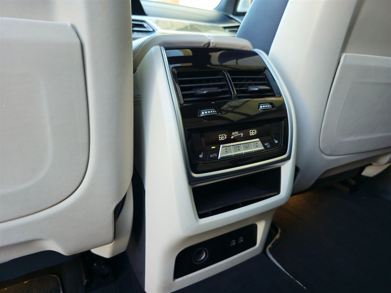 2019 BMW X7 xDrive50i - Photo 40 - Mesa, AZ 85215