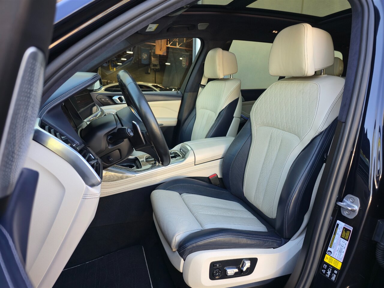 2019 BMW X7 xDrive50i - Photo 15 - Mesa, AZ 85215