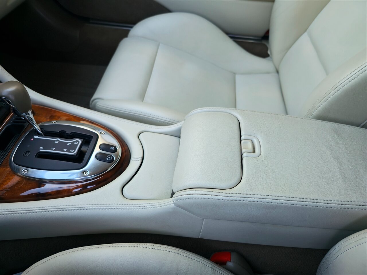 2005 Jaguar XKR Coupe   - Photo 21 - Mesa, AZ 85215