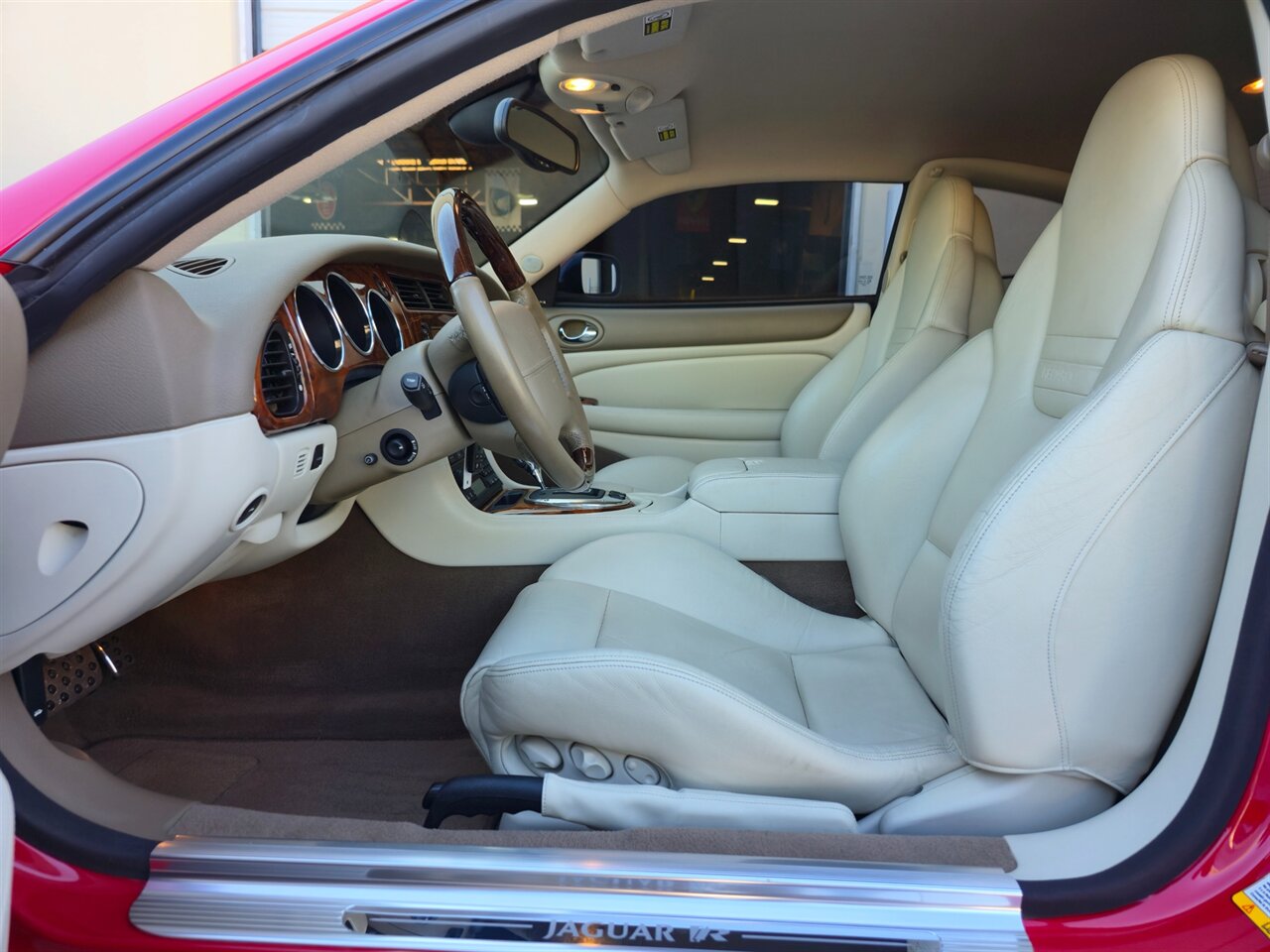 2005 Jaguar XKR Coupe   - Photo 14 - Mesa, AZ 85215