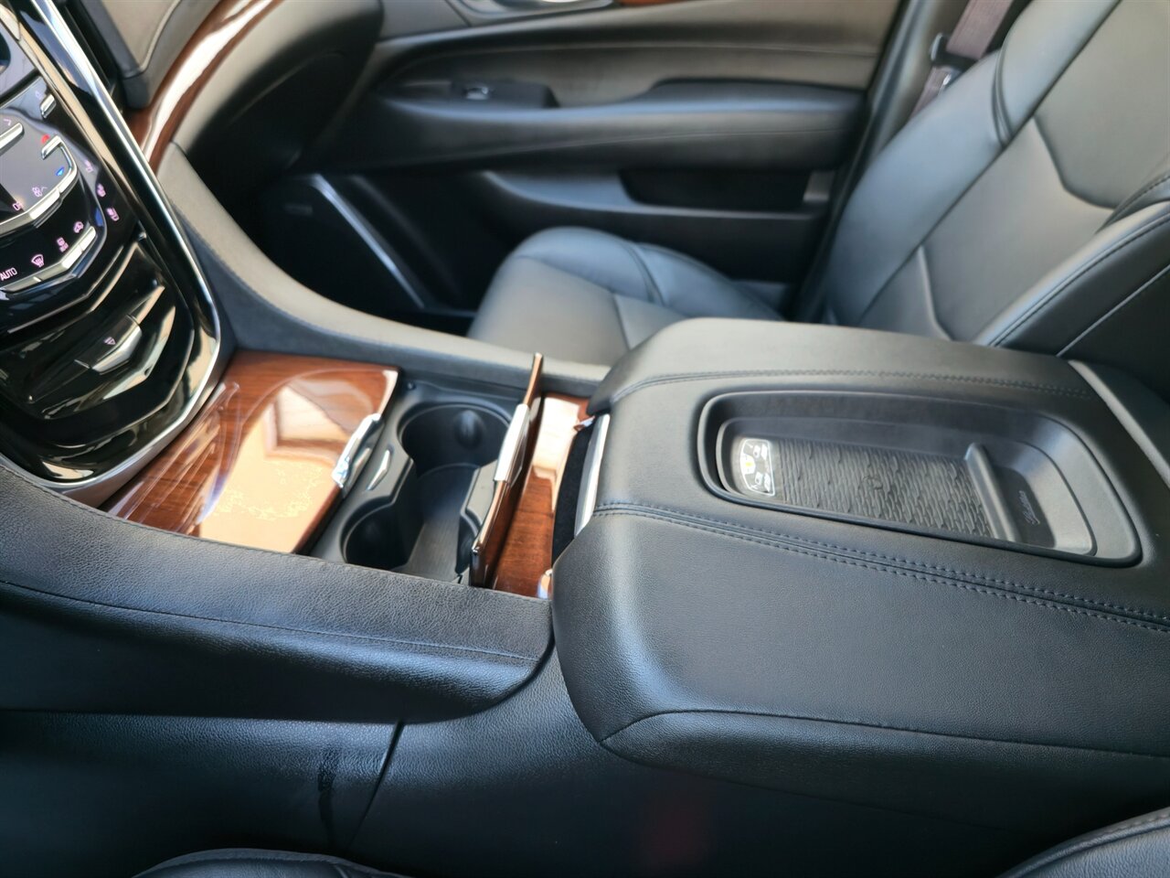 2016 Cadillac Escalade ESV Luxury Collection - Photo 22 - Mesa, AZ 85215