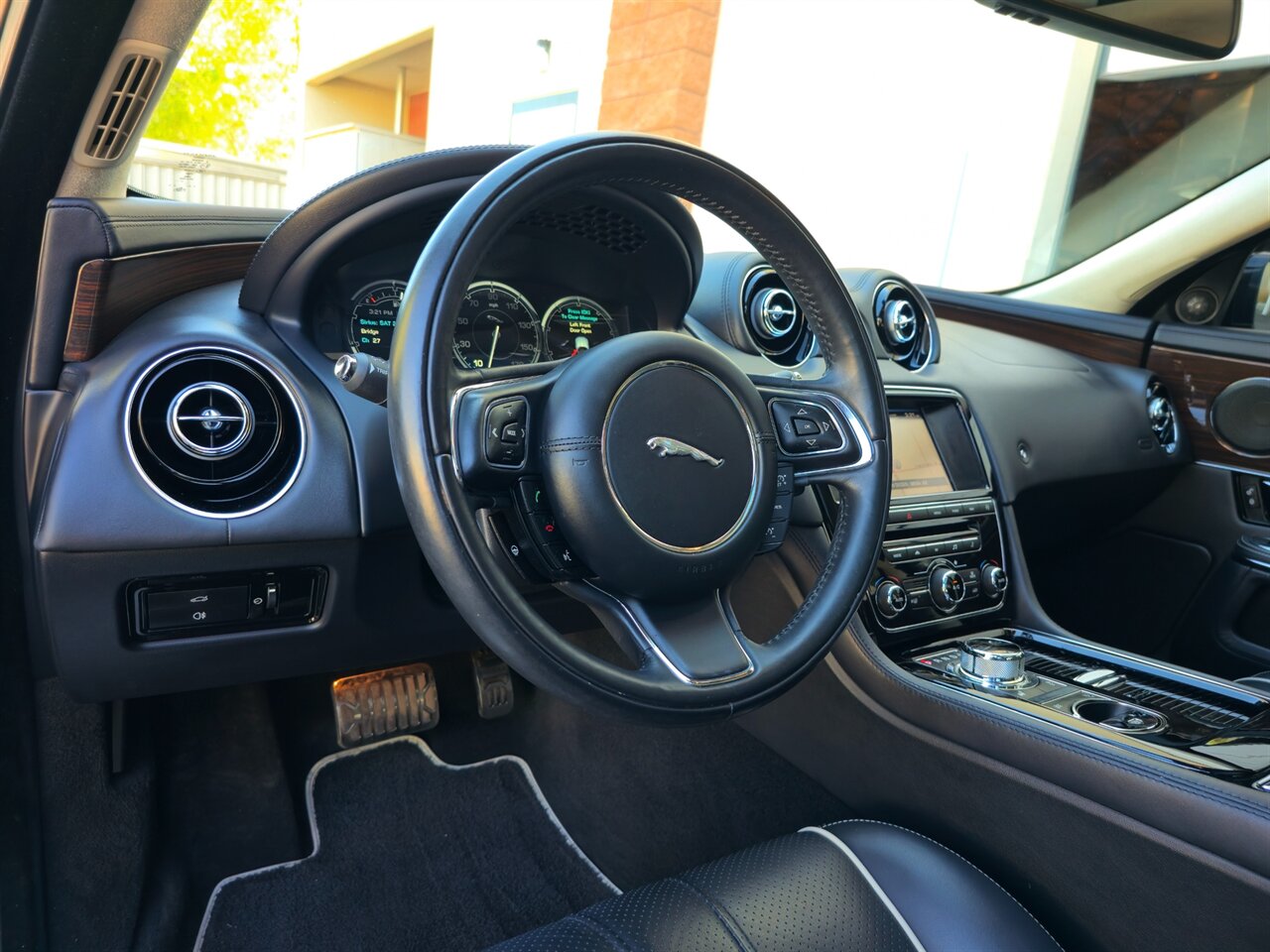 2014 Jaguar XJL Portfolio - Photo 18 - Mesa, AZ 85215