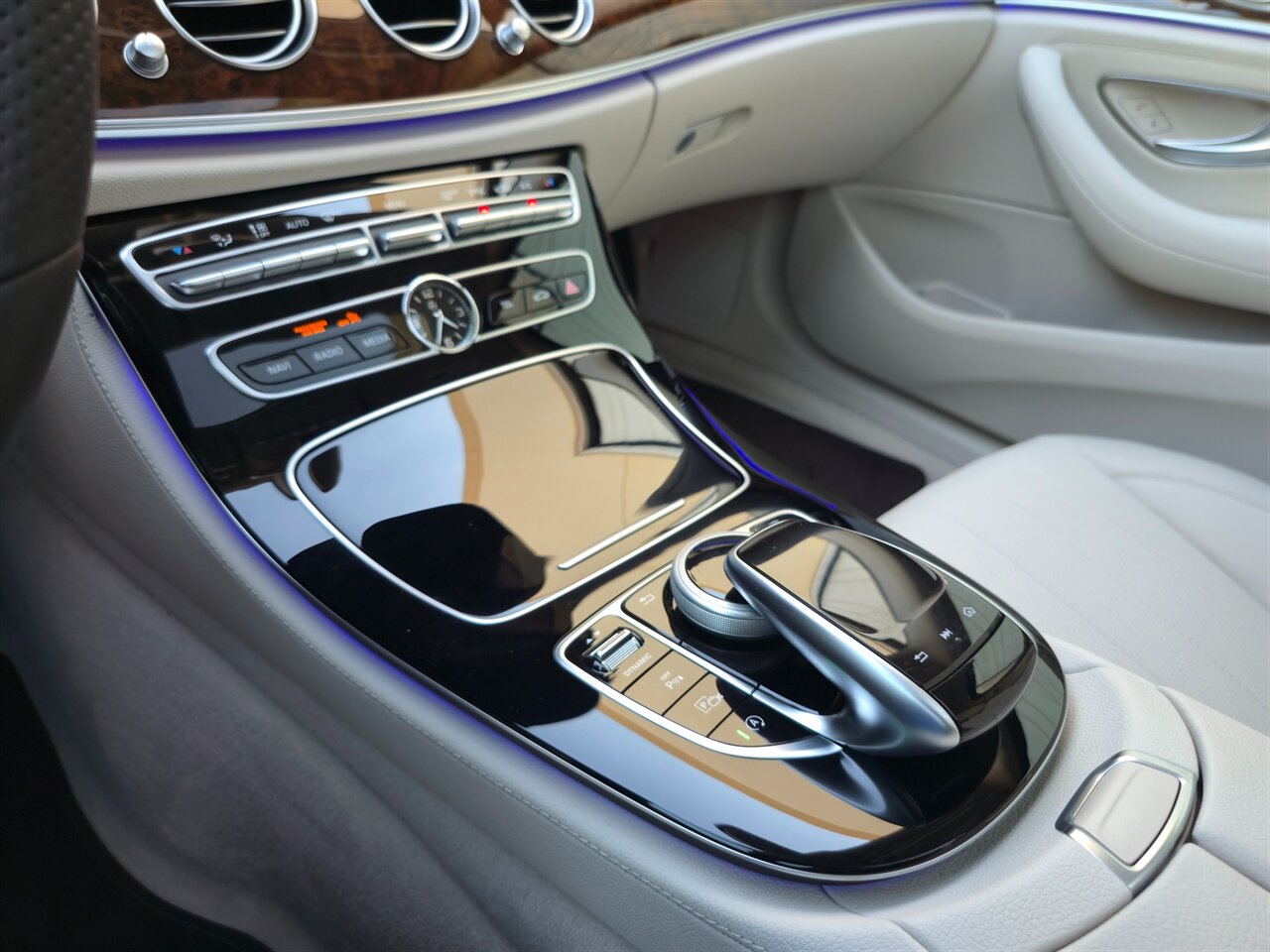 2018 Mercedes-Benz E 400 4MATIC Wagon - Photo 19 - Mesa, AZ 85215