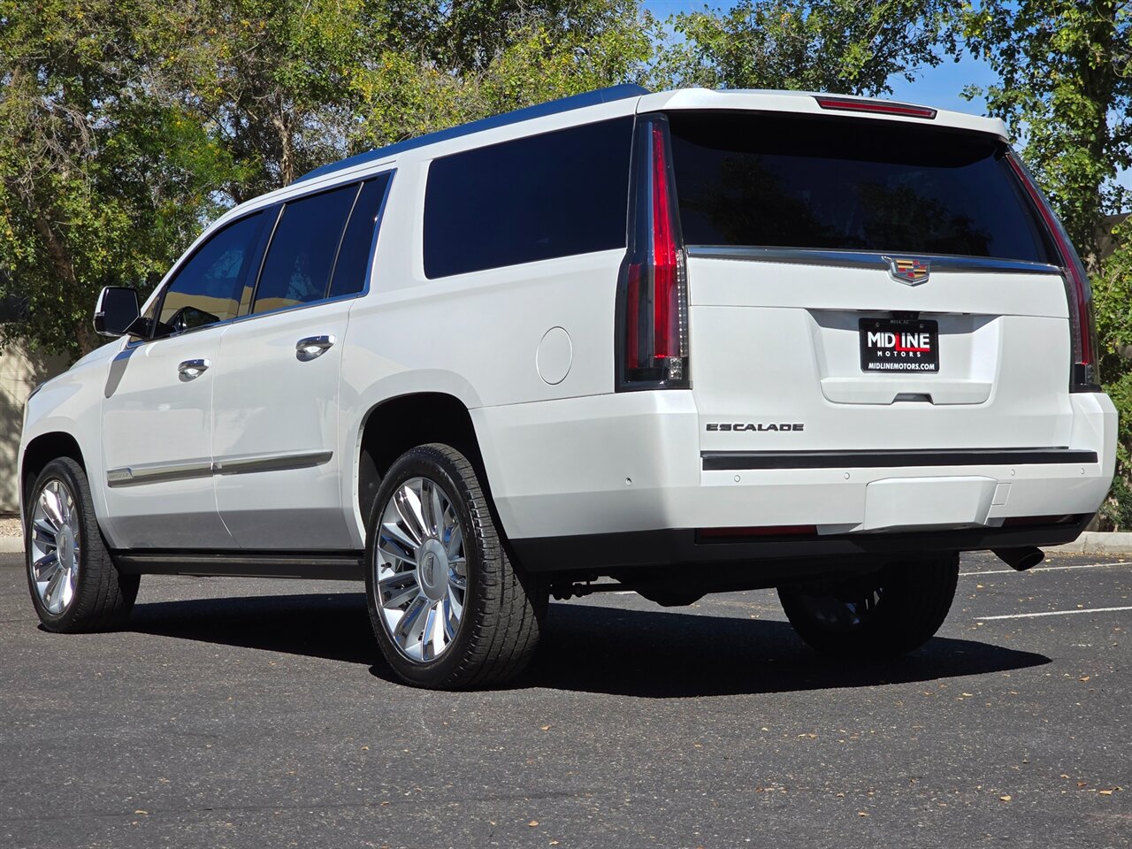 2018 Cadillac Escalade ESV Platinum   - Photo 8 - Mesa, AZ 85215