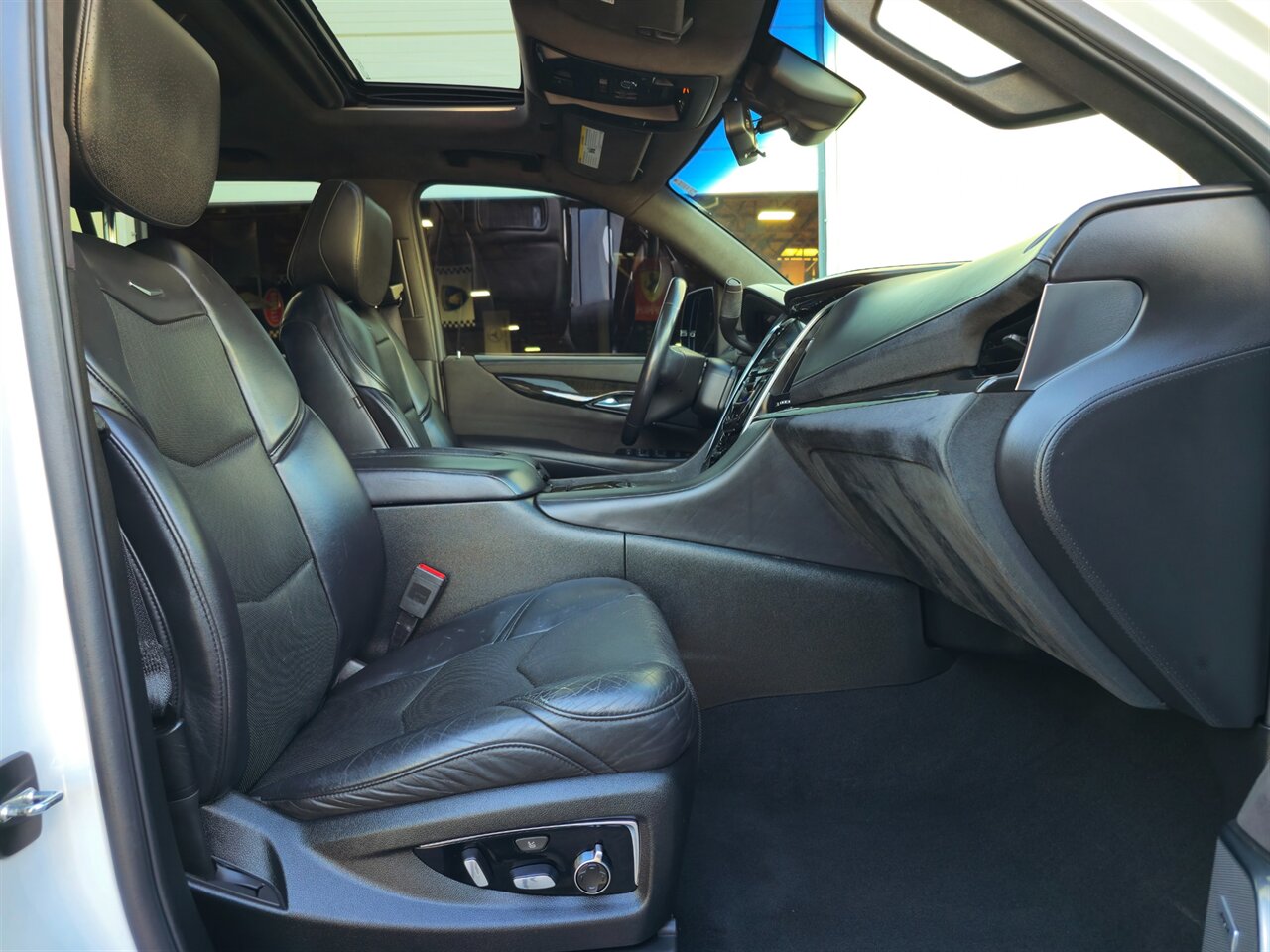 2018 Cadillac Escalade ESV Platinum   - Photo 29 - Mesa, AZ 85215