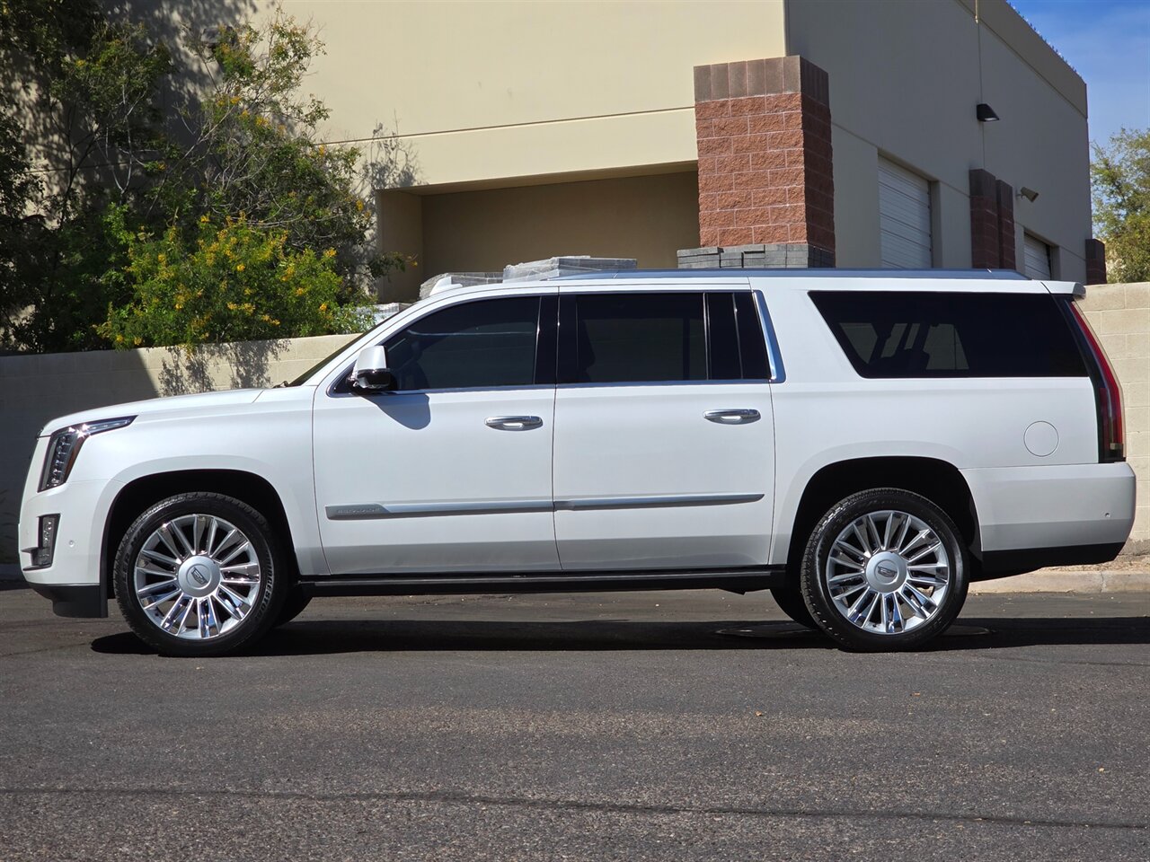2018 Cadillac Escalade ESV Platinum   - Photo 7 - Mesa, AZ 85215