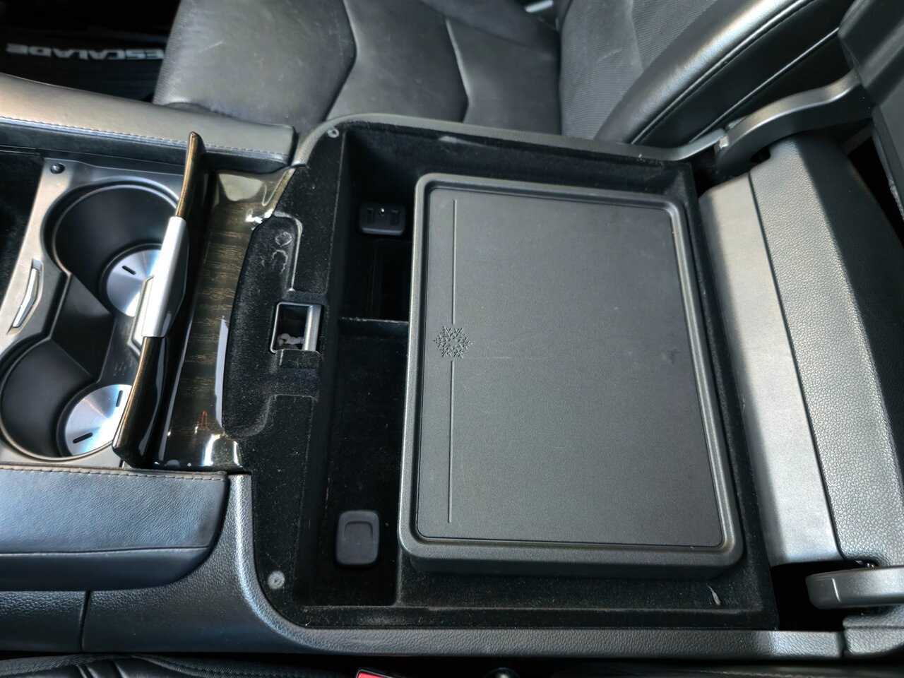 2018 Cadillac Escalade ESV Platinum   - Photo 27 - Mesa, AZ 85215