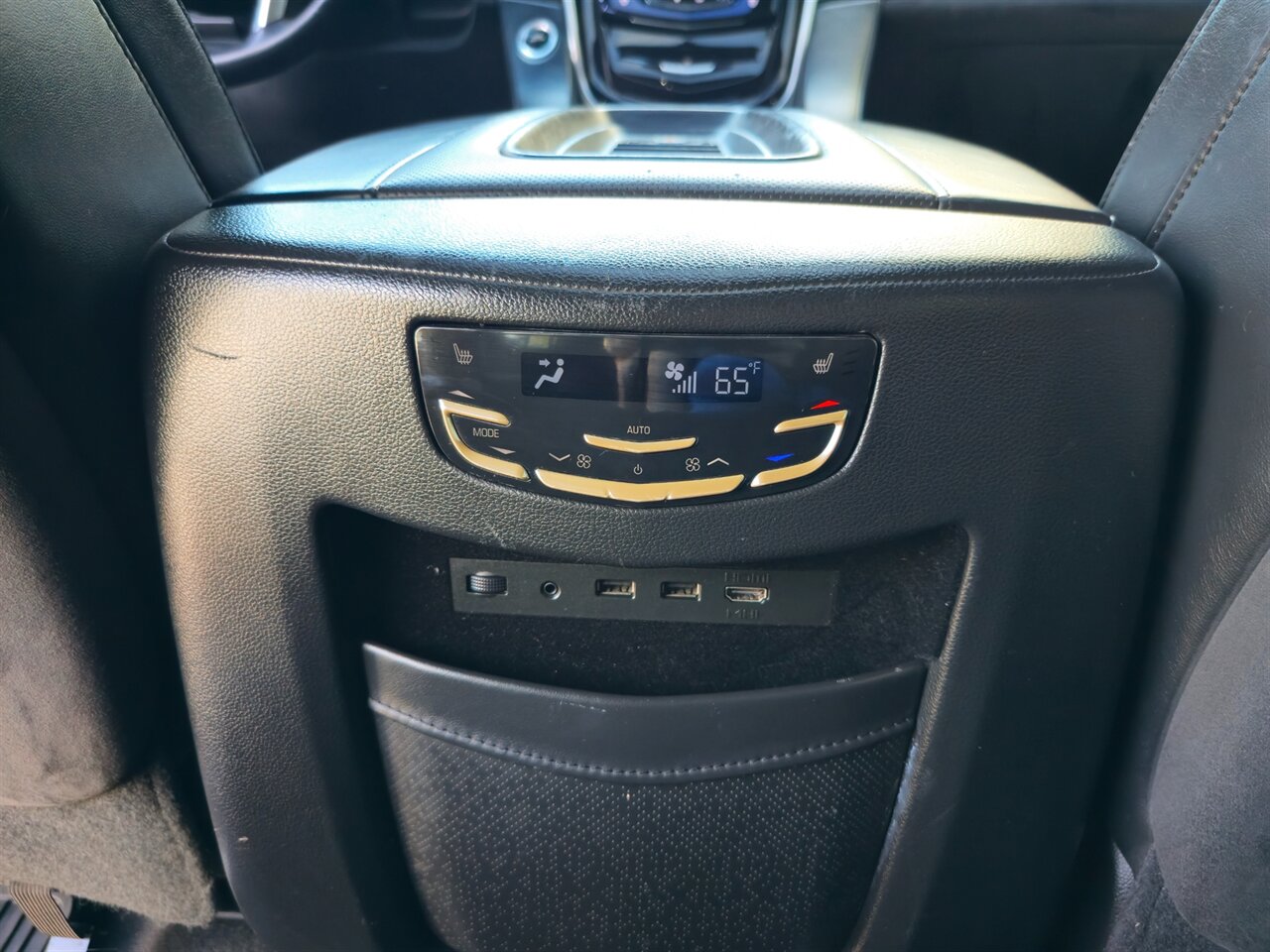 2018 Cadillac Escalade ESV Platinum   - Photo 36 - Mesa, AZ 85215