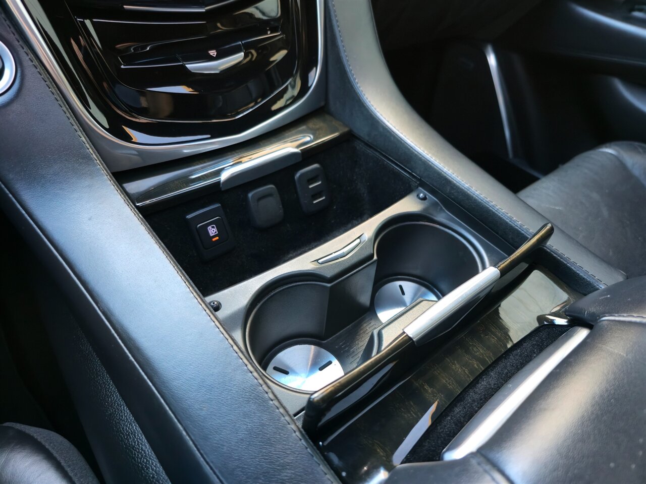 2018 Cadillac Escalade ESV Platinum   - Photo 25 - Mesa, AZ 85215
