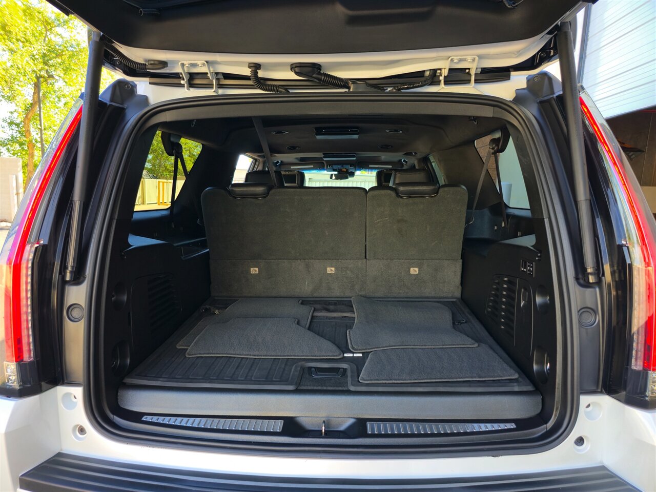2018 Cadillac Escalade ESV Platinum   - Photo 42 - Mesa, AZ 85215