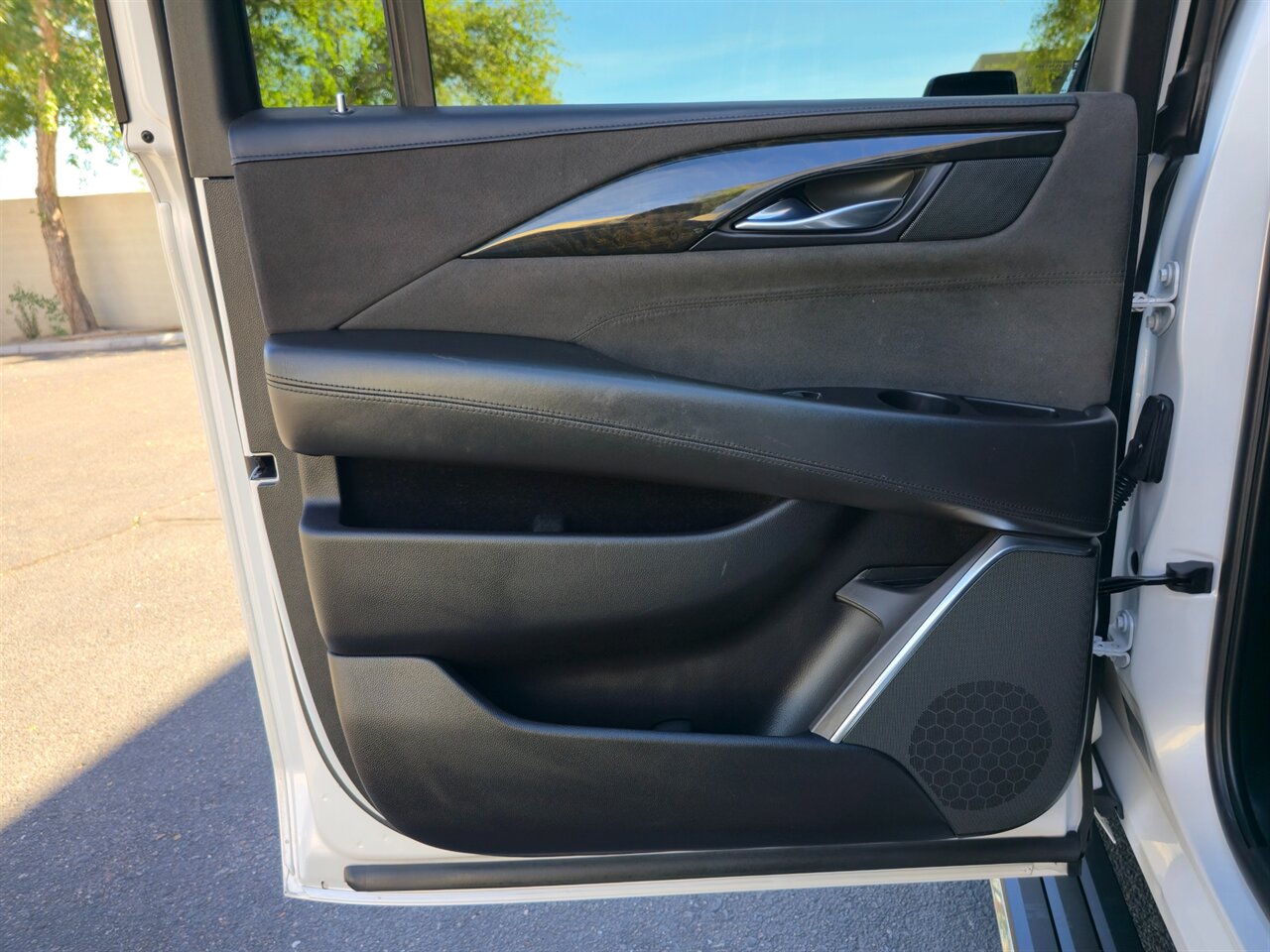2018 Cadillac Escalade ESV Platinum   - Photo 32 - Mesa, AZ 85215