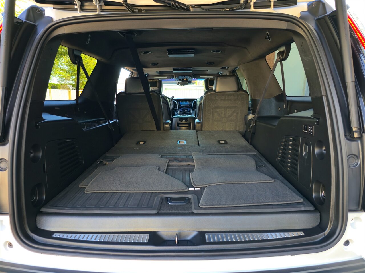 2018 Cadillac Escalade ESV Platinum   - Photo 43 - Mesa, AZ 85215