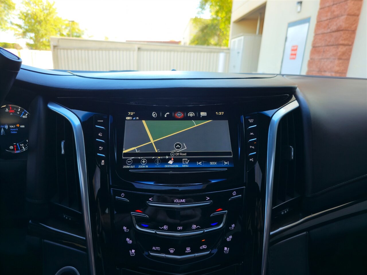 2018 Cadillac Escalade ESV Platinum   - Photo 23 - Mesa, AZ 85215