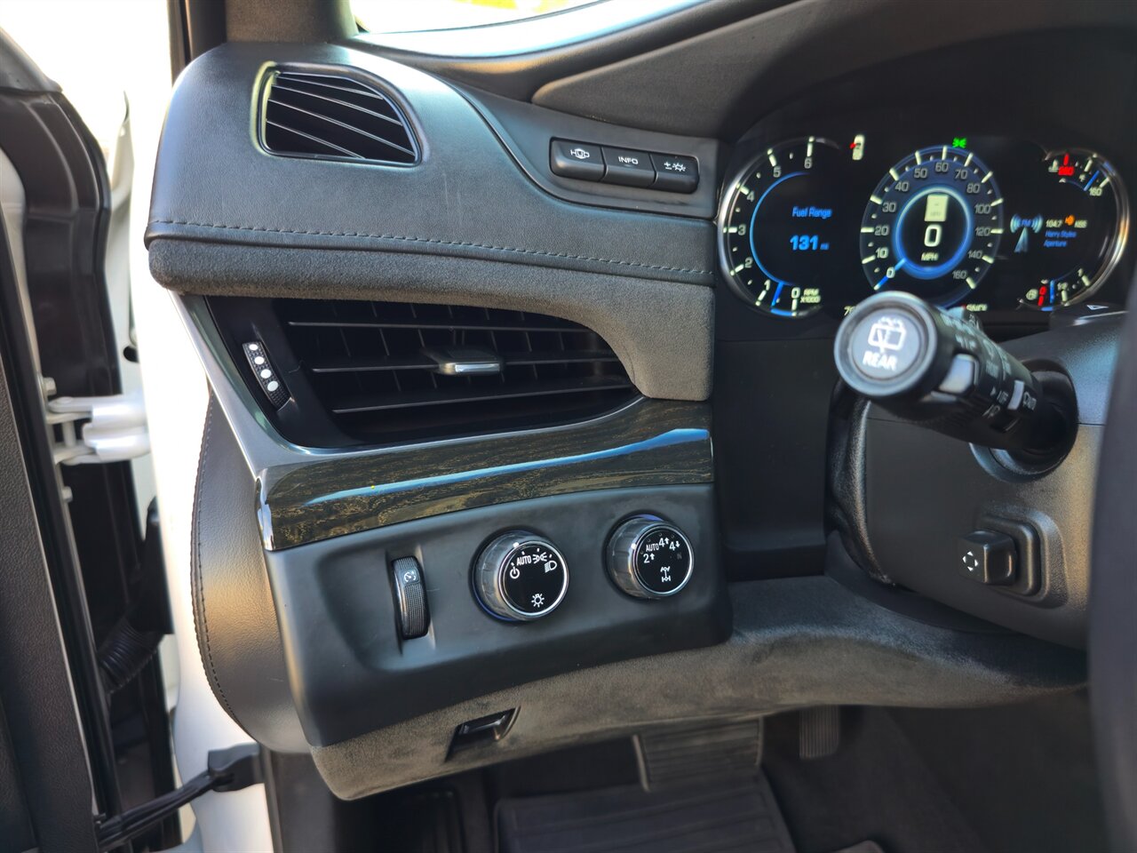 2018 Cadillac Escalade ESV Platinum   - Photo 18 - Mesa, AZ 85215
