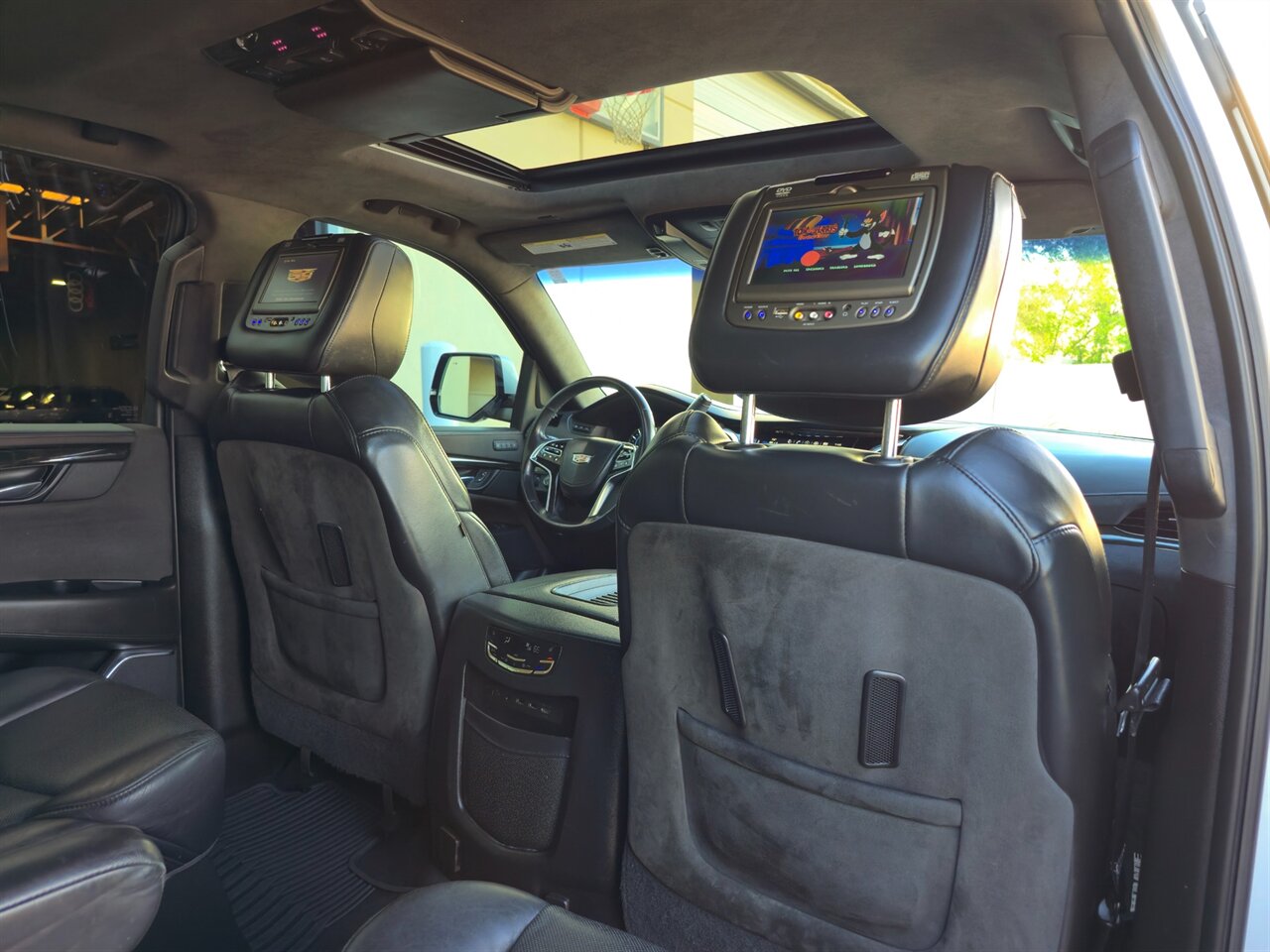 2018 Cadillac Escalade ESV Platinum   - Photo 41 - Mesa, AZ 85215