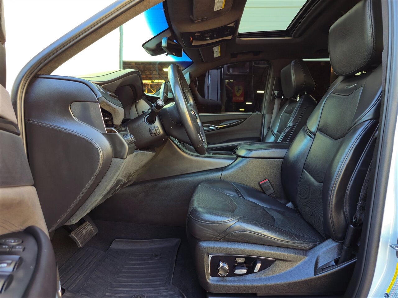 2018 Cadillac Escalade ESV Platinum   - Photo 15 - Mesa, AZ 85215