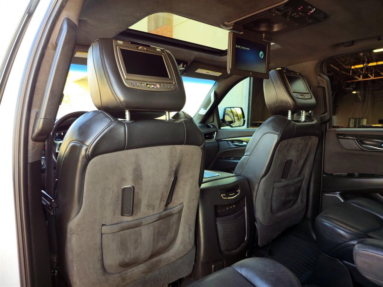 2018 Cadillac Escalade ESV Platinum   - Photo 35 - Mesa, AZ 85215