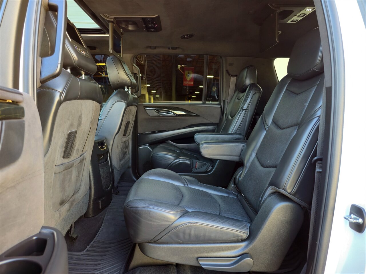 2018 Cadillac Escalade ESV Platinum   - Photo 33 - Mesa, AZ 85215