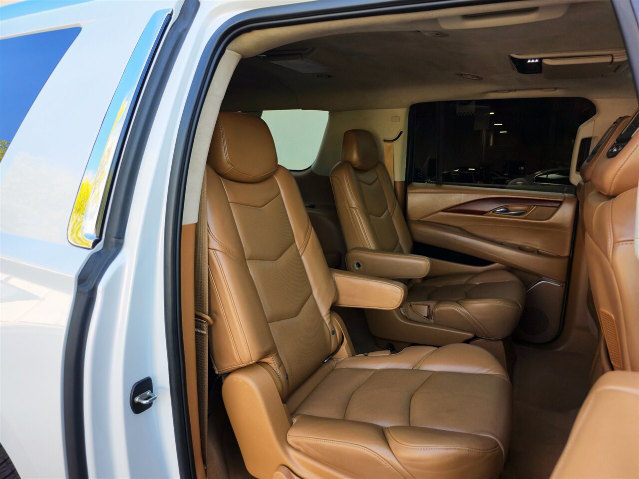 2016 Cadillac Escalade ESV Platinum - Photo 32 - Mesa, AZ 85215