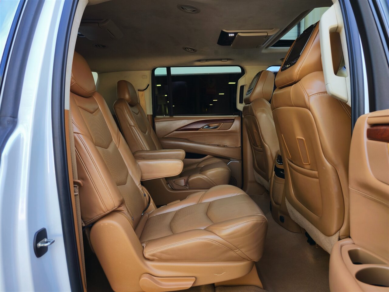 2016 Cadillac Escalade ESV Platinum - Photo 31 - Mesa, AZ 85215