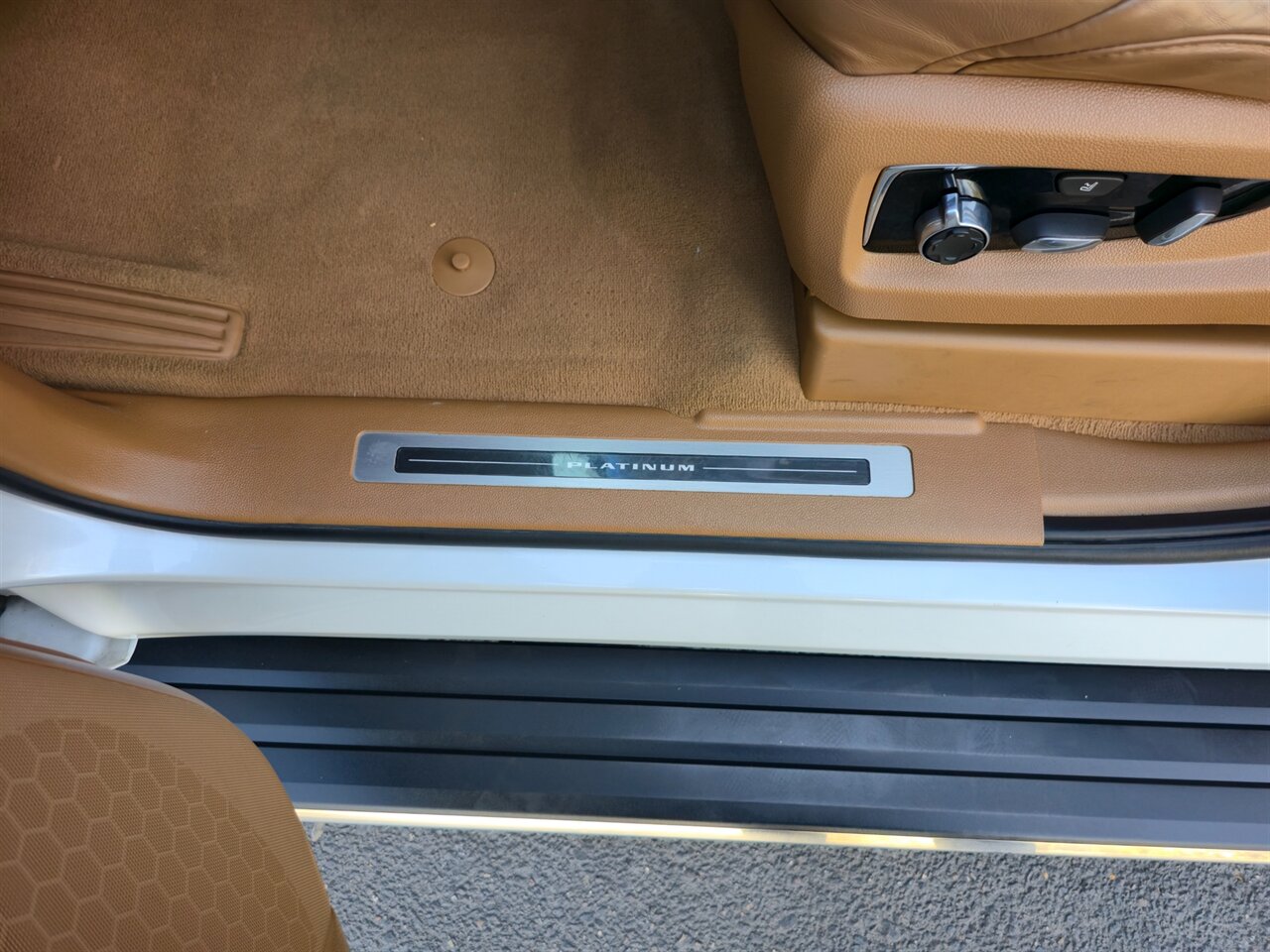 2016 Cadillac Escalade ESV Platinum - Photo 13 - Mesa, AZ 85215