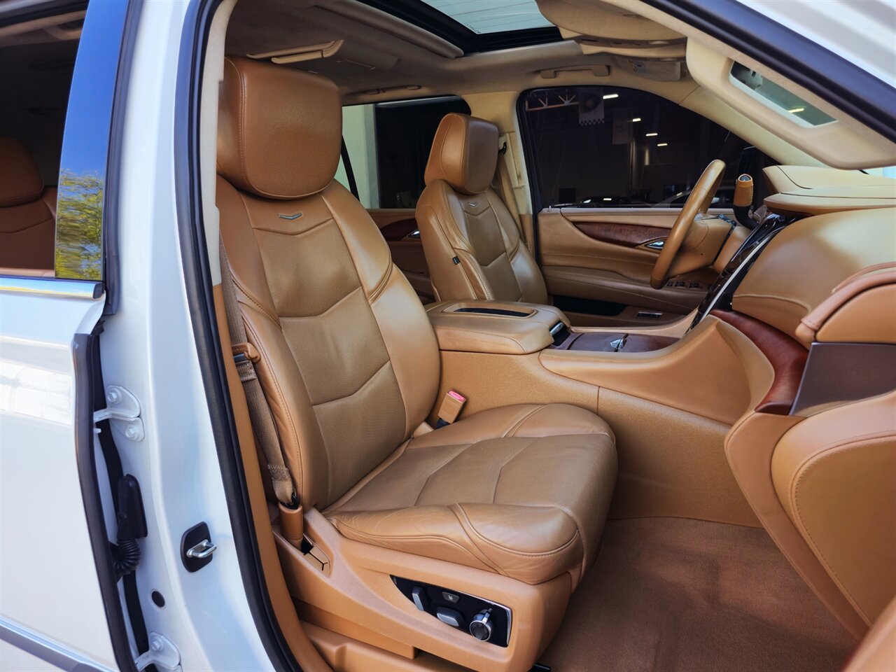2016 Cadillac Escalade ESV Platinum - Photo 28 - Mesa, AZ 85215