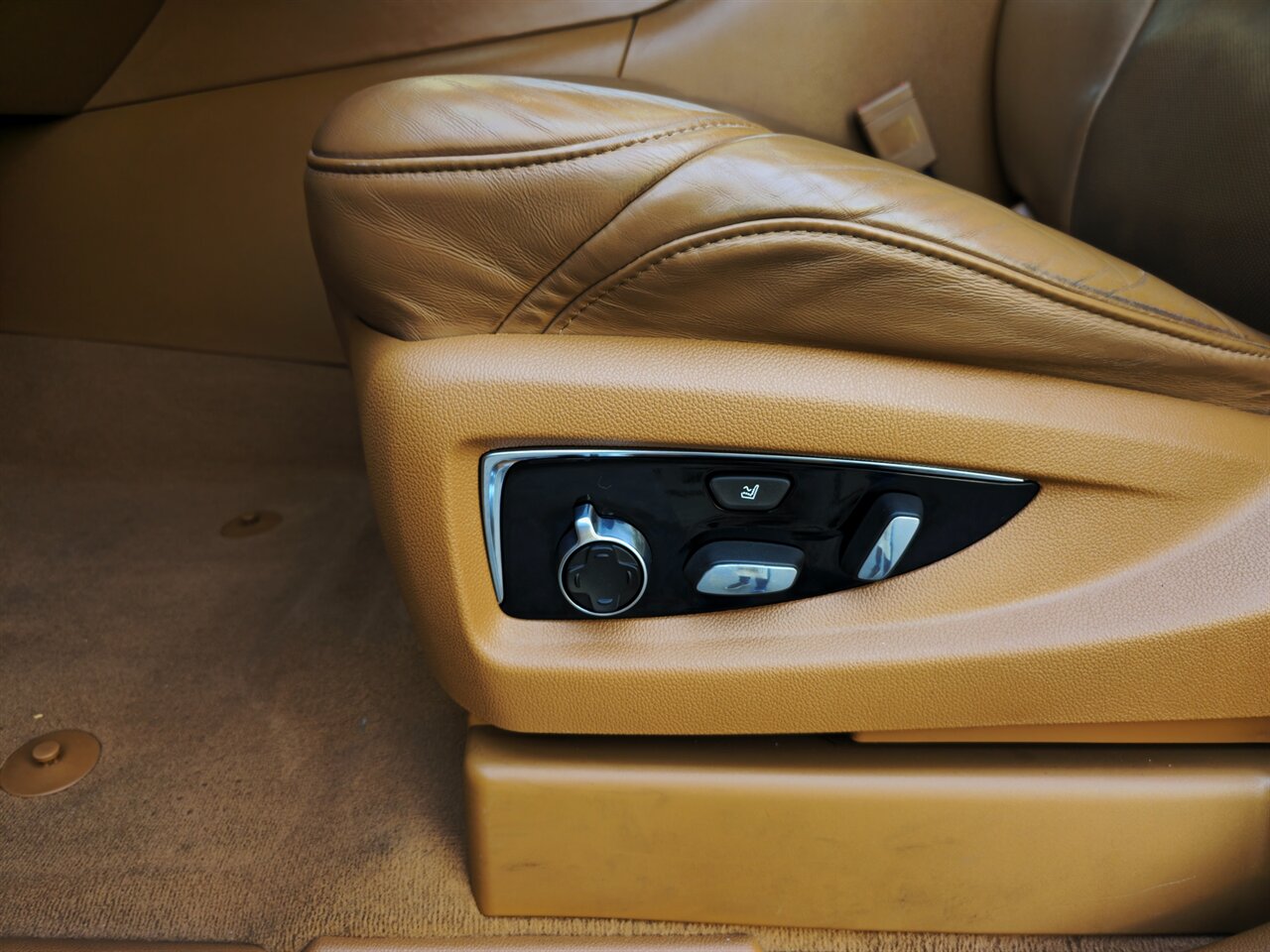 2016 Cadillac Escalade ESV Platinum - Photo 16 - Mesa, AZ 85215