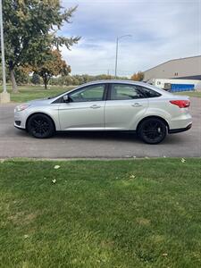 2017 Ford Focus SE   - Photo 2 - Nampa, ID 83687