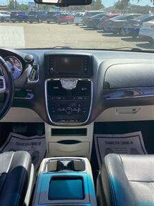 2014 Chrysler Town & Country Touring   - Photo 10 - Nampa, ID 83687