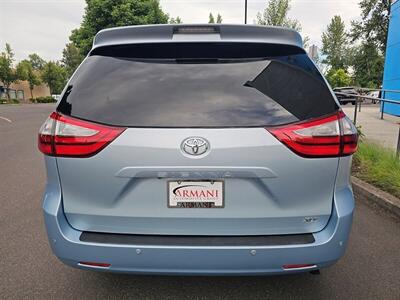 2016 Toyota Sienna XLE 7-Passenger w/ Captains Chairs   - Photo 5 - Eugene, OR 97403